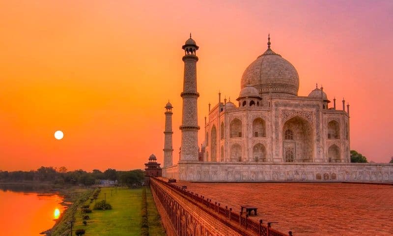Taj Mahal at Sunrise: A Thoughtful Visitor’s Guide